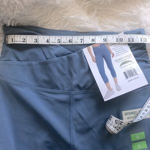 Earth Yoga Organic Clothing Cross Waist Capri in Medium size.